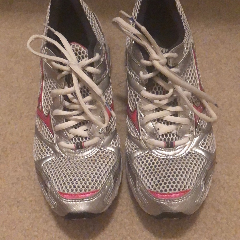 Women’s mizuno shoes